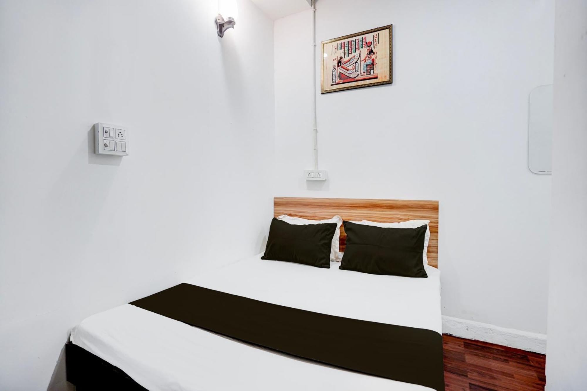 Hotel O Le Empire Stay House New Delhi Bagian luar foto