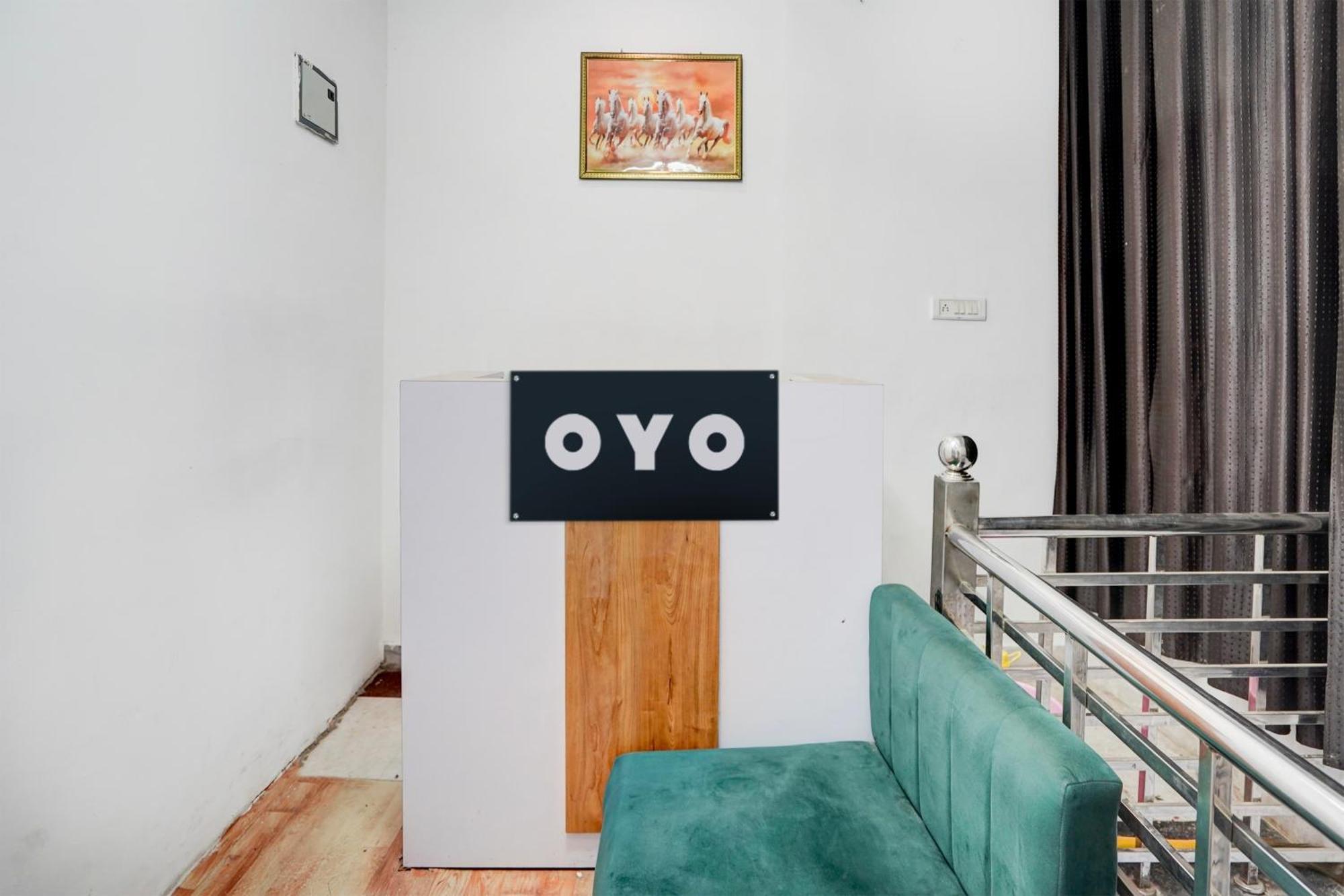 Hotel O Le Empire Stay House New Delhi Bagian luar foto