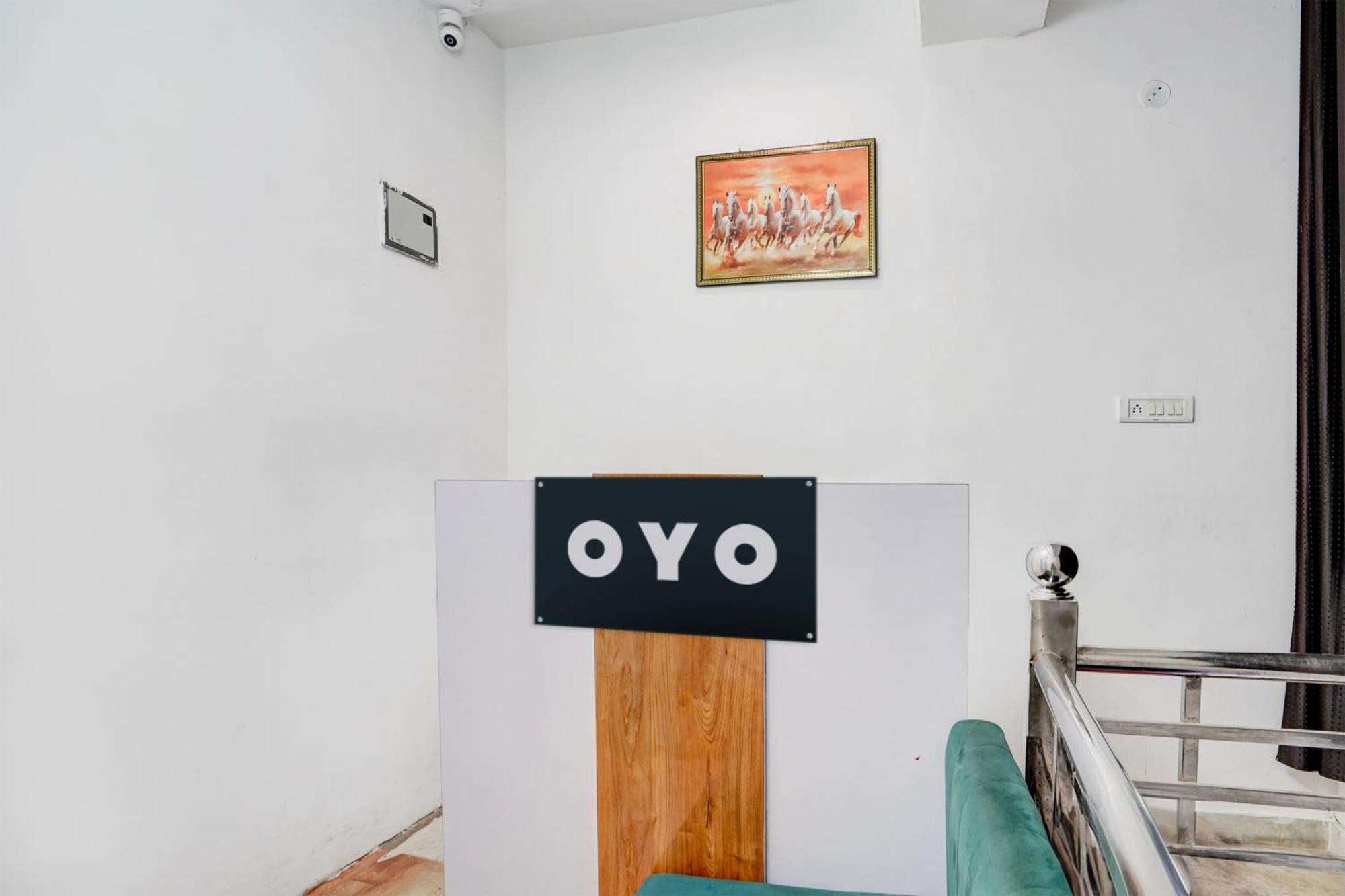 Hotel O Le Empire Stay House New Delhi Bagian luar foto