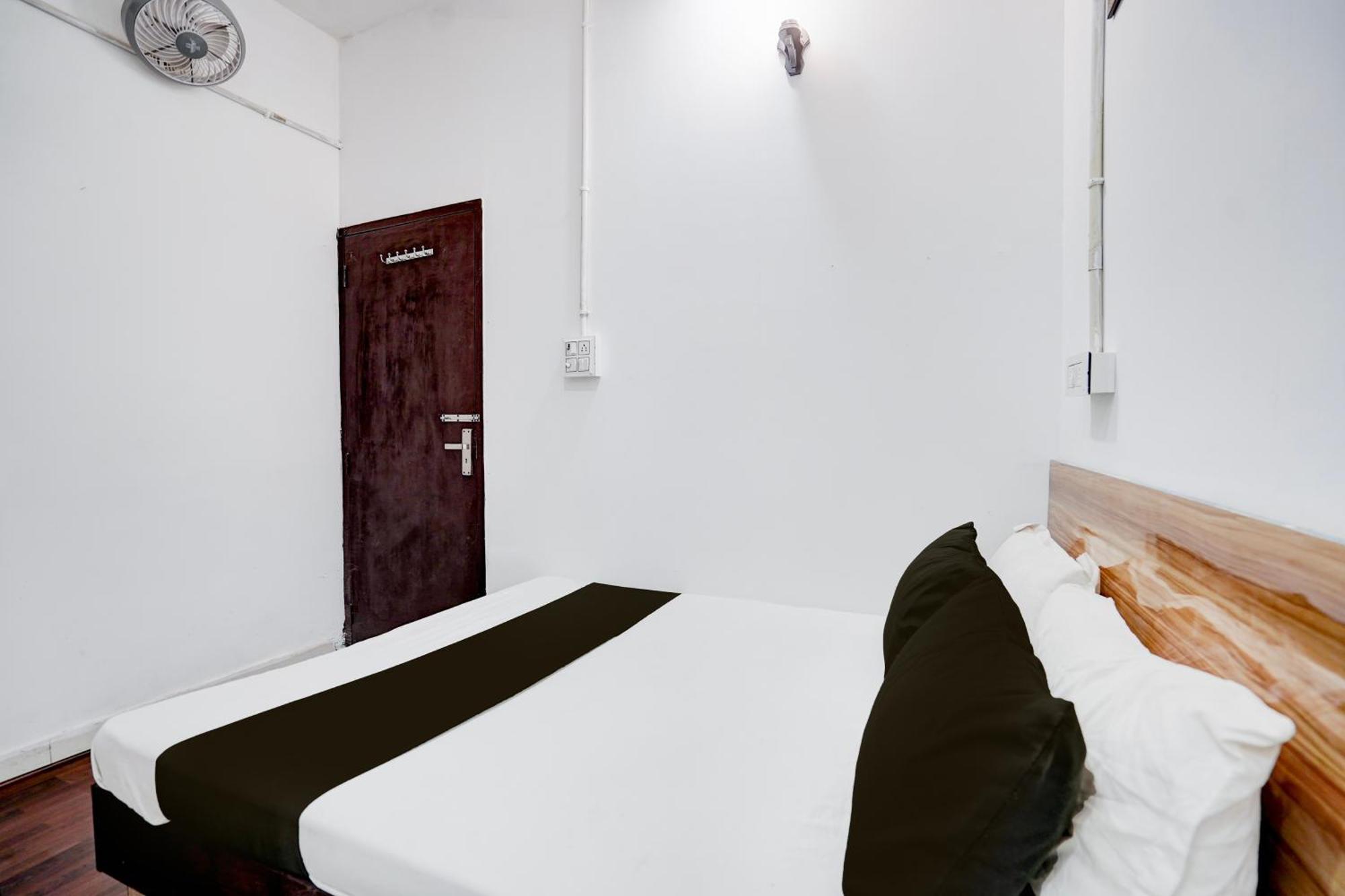 Hotel O Le Empire Stay House New Delhi Bagian luar foto