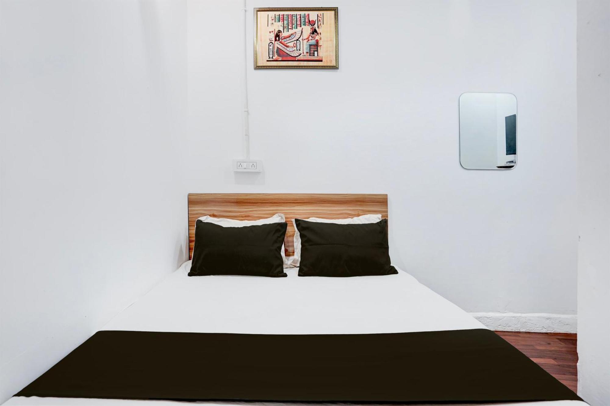 Hotel O Le Empire Stay House New Delhi Bagian luar foto