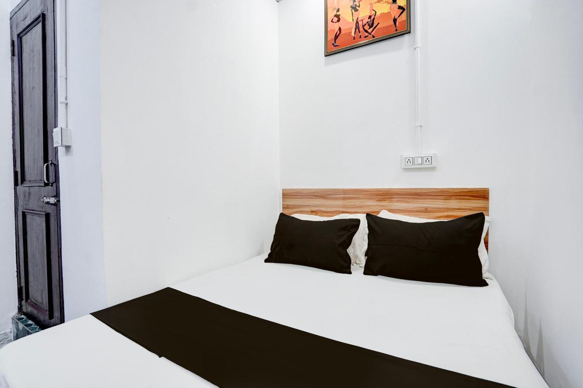 Hotel O Le Empire Stay House New Delhi Bagian luar foto