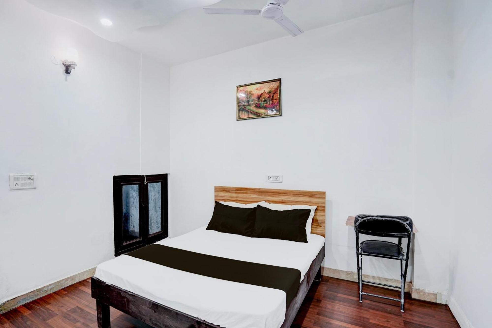 Hotel O Le Empire Stay House New Delhi Bagian luar foto