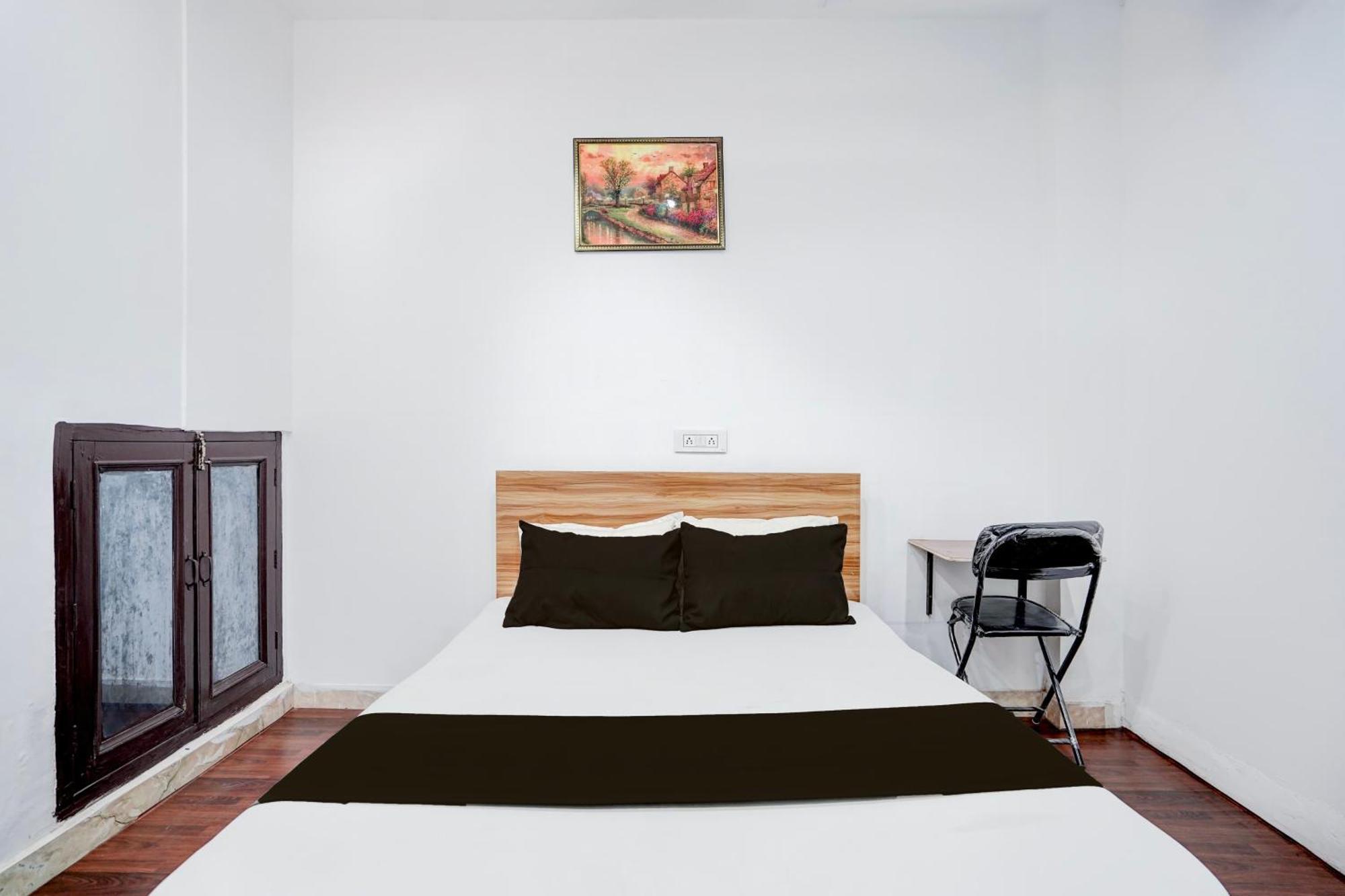 Hotel O Le Empire Stay House New Delhi Bagian luar foto