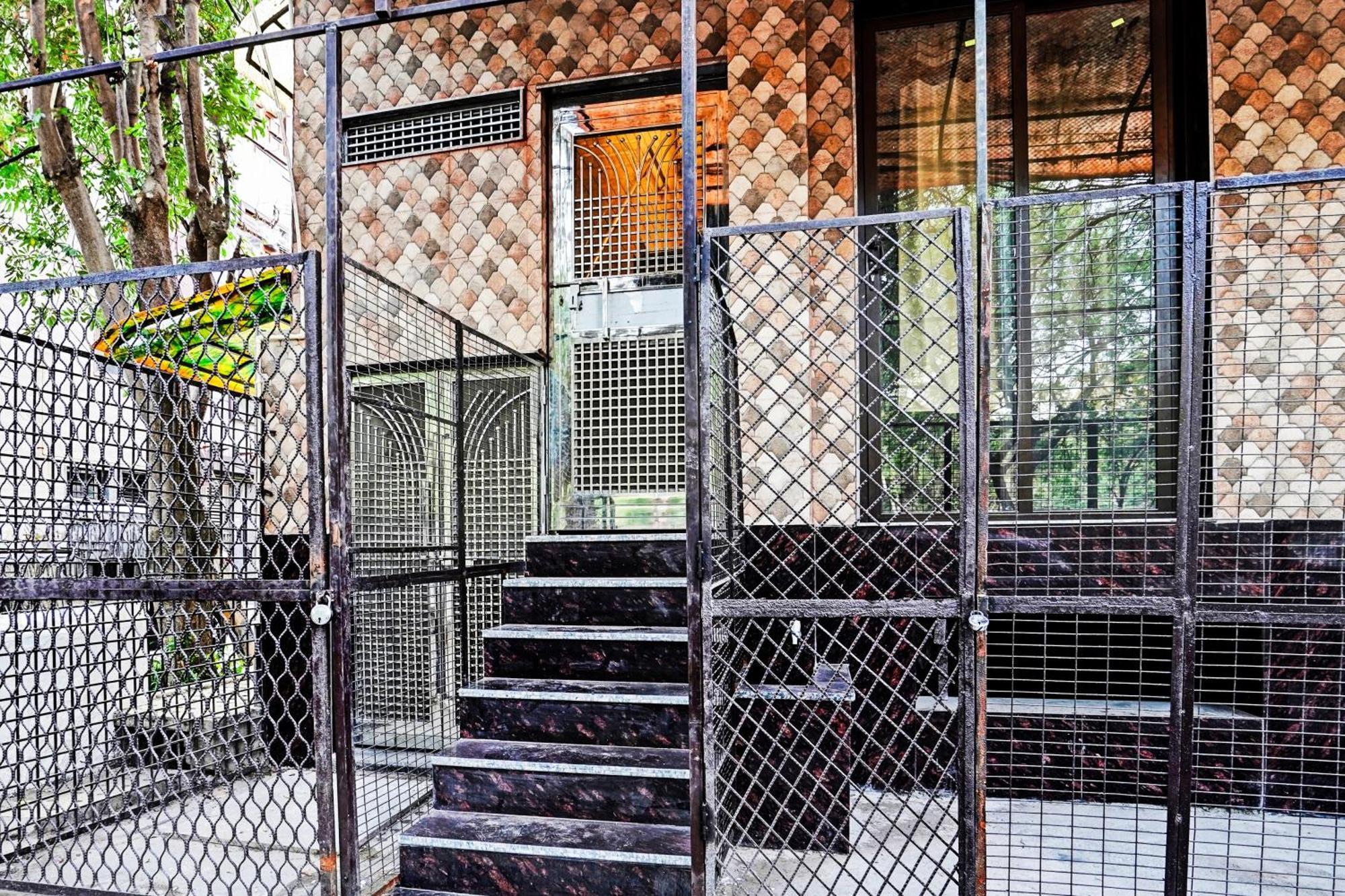 Hotel O Le Empire Stay House New Delhi Bagian luar foto