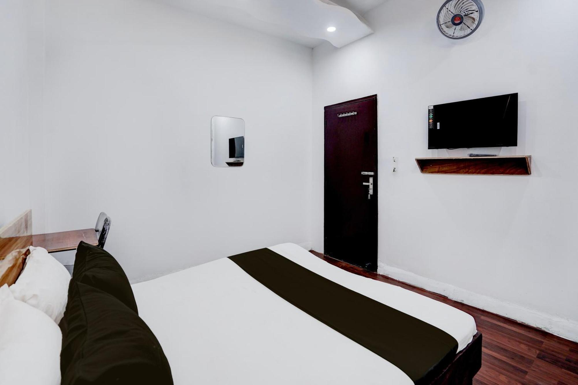 Hotel O Le Empire Stay House New Delhi Bagian luar foto