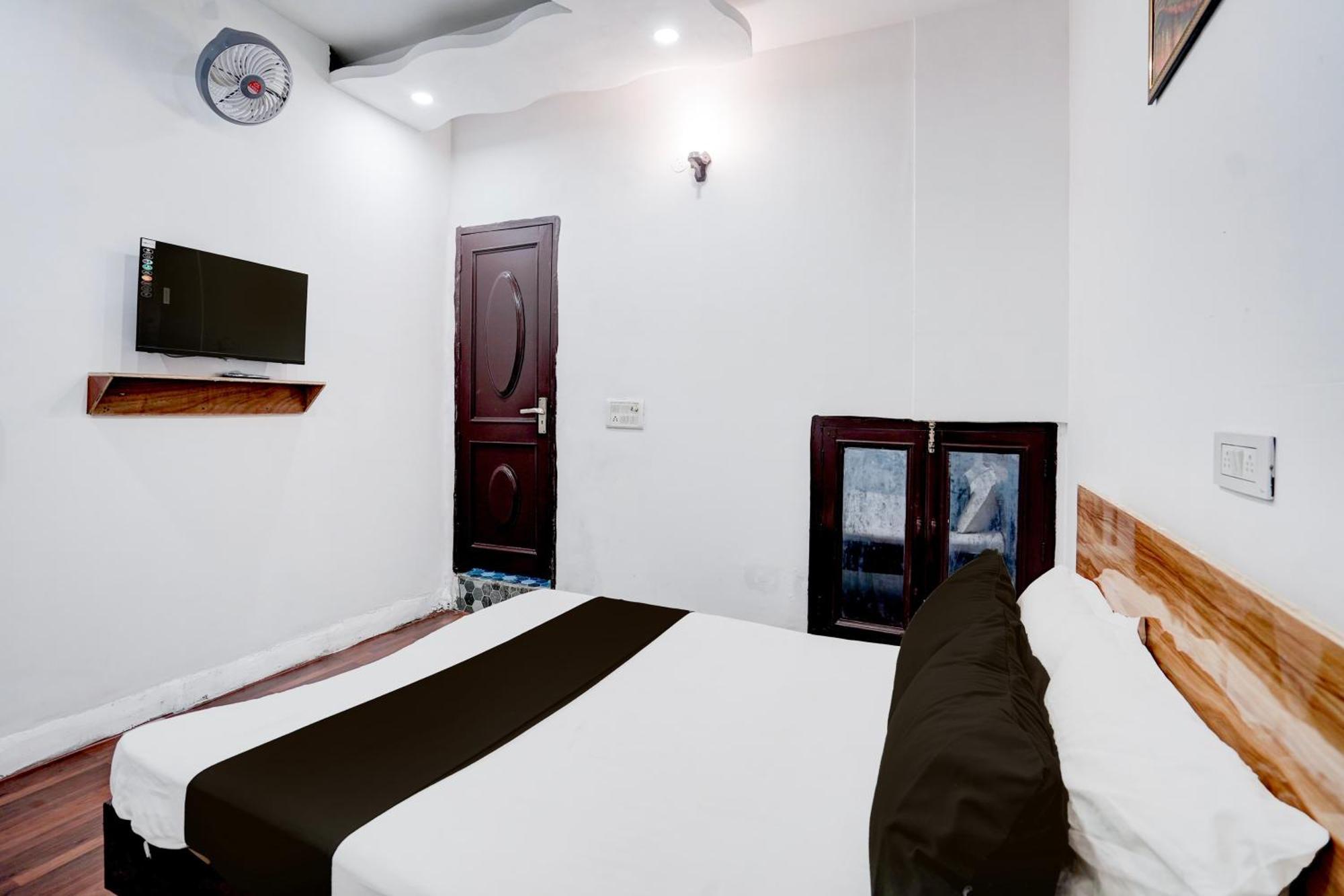 Hotel O Le Empire Stay House New Delhi Bagian luar foto